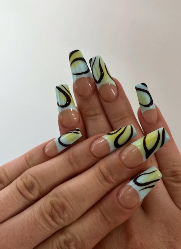 Swirls amarillos y celestes — nail art en Glendale, CA | Viviana Nails