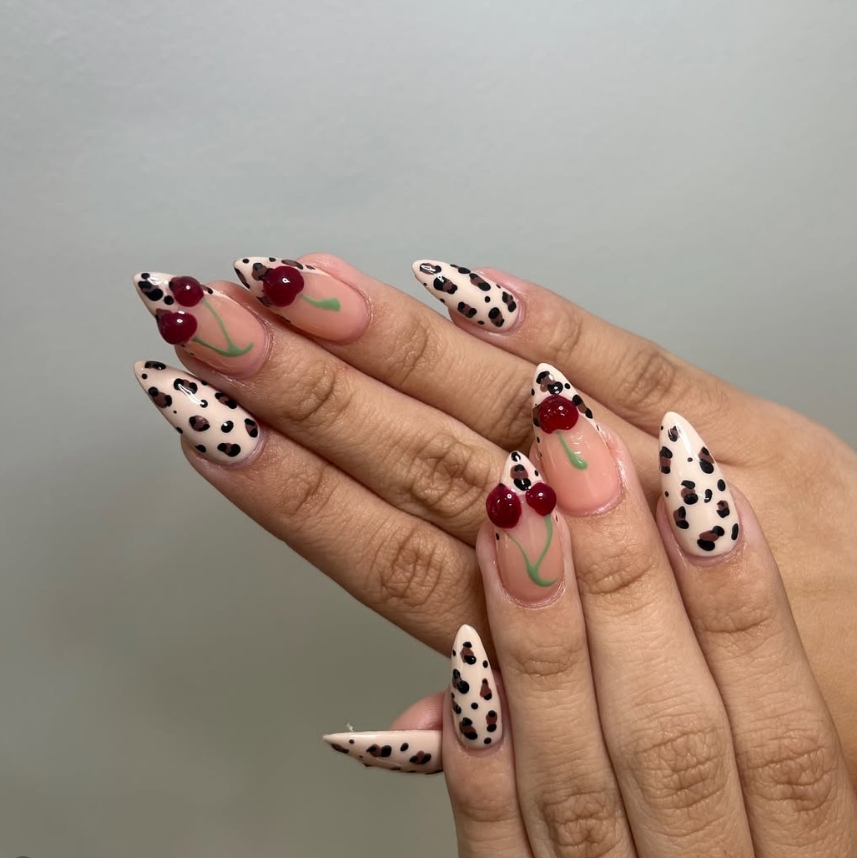 Leopardo con cerezas pintadas a mano — nail art en Glendale, CA | Viviana Nails